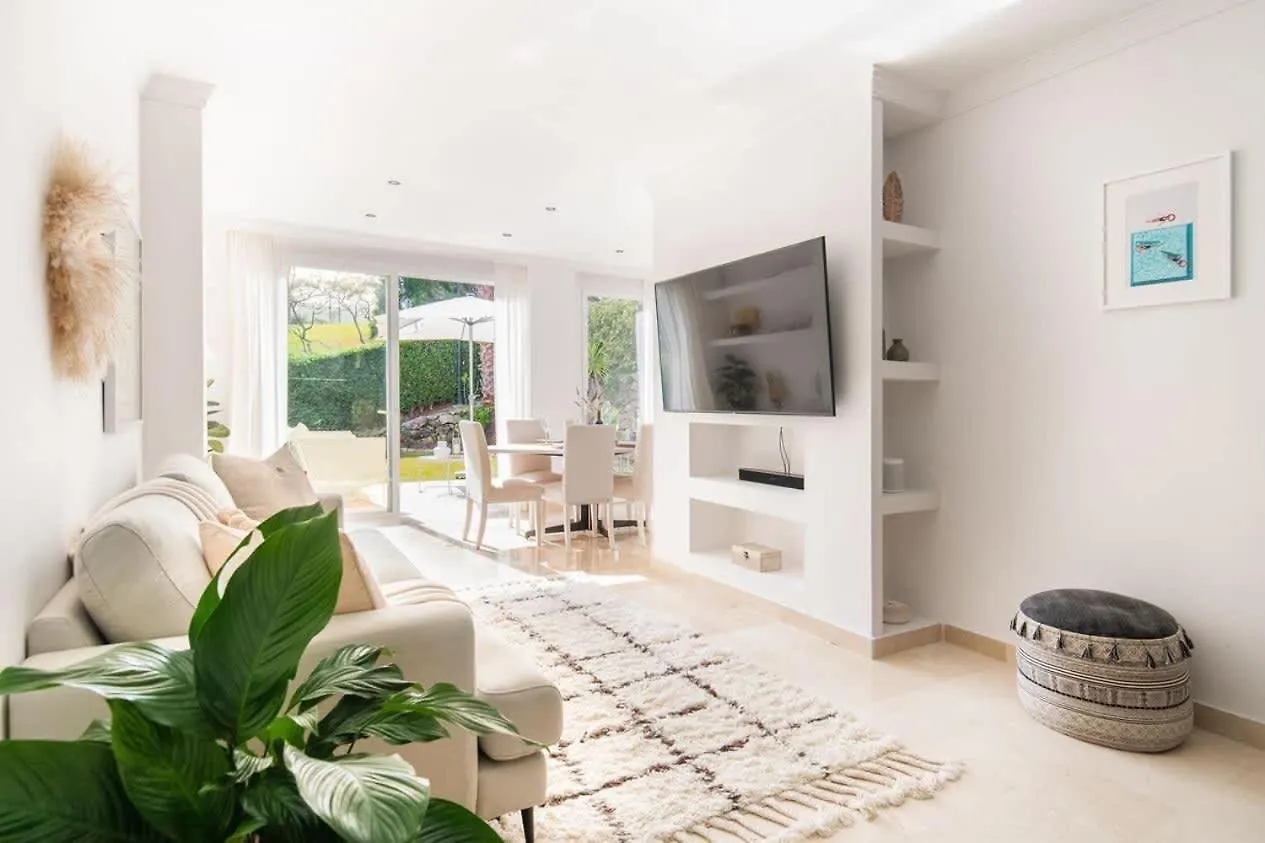 Casa Linda Terrace Pool Modern Apartment Benahavis 0*,  Spain